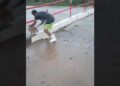 Homem é flagrado jogando cachorro no rio
