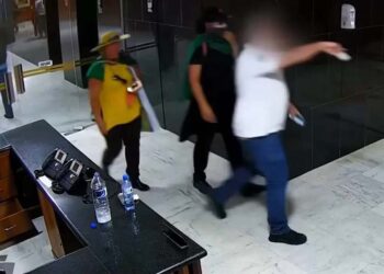 General Gonçalves Dias é flagrado no Palácio do Planalto durante invasão de 8 de janeiro