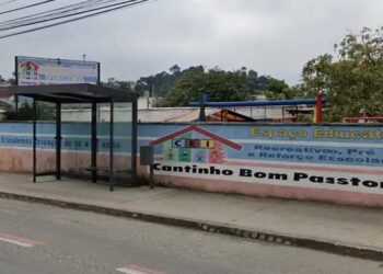 Homem, que invadiu o local com machadinha, se entregou à polícia