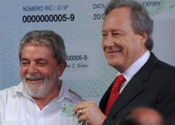 Lula (PT) ao lado de Ricardo Lewandowski