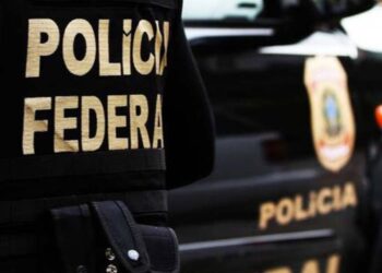 Agentes da Polícia Federal durante operação