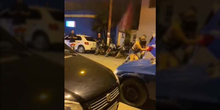 Câmera filma momento da agressão