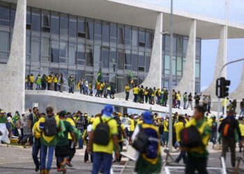 STF inicia julgamento de denúncias contra envolvidos nos atos de 8/1