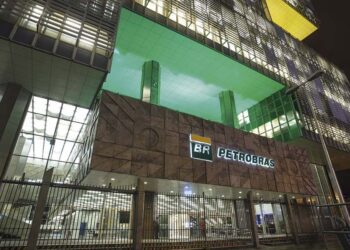Nova política da Petrobras levará em conta preço global do petróleo em modelo alternativo.