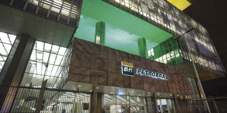 Nova política da Petrobras levará em conta preço global do petróleo em modelo alternativo.