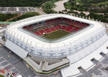 O secretário estadual de Turismo e Lazer, Daniel Coelho, afirmou que estádio custa, por mês, R$ 700 mil mensais para o governo.