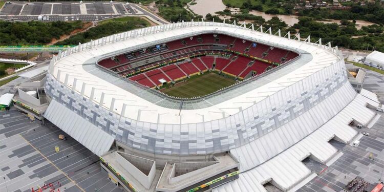 O secretário estadual de Turismo e Lazer, Daniel Coelho, afirmou que estádio custa, por mês, R$ 700 mil mensais para o governo.