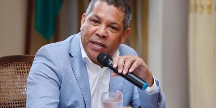 Em um vídeo publicado nas redes sociais, o prefeito Keko anunciou sua viagem a Brasília com o objetivo de buscar recursos para o município.