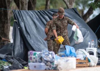 General que chefiava área do acampamento golpista defende ação do Exército contra protesto.