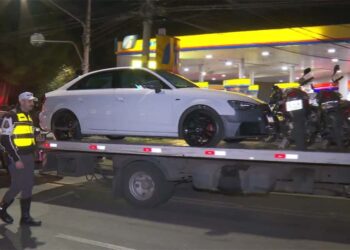 Mais de 100 carros e motos foram apreendidos por participar dos rachas; infração é gravíssima.