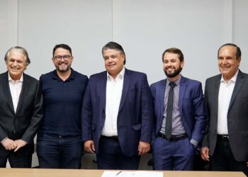 José Lindoso, ex-presidente do Porto, Guilherme, Secretário de Desenvolvimento Econômico, Delmiro, André Teixeira, presidente do Conselho de Administração do Porto do Recife