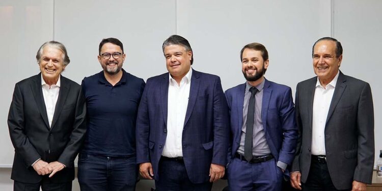 José Lindoso, ex-presidente do Porto, Guilherme, Secretário de Desenvolvimento Econômico, Delmiro, André Teixeira, presidente do Conselho de Administração do Porto do Recife