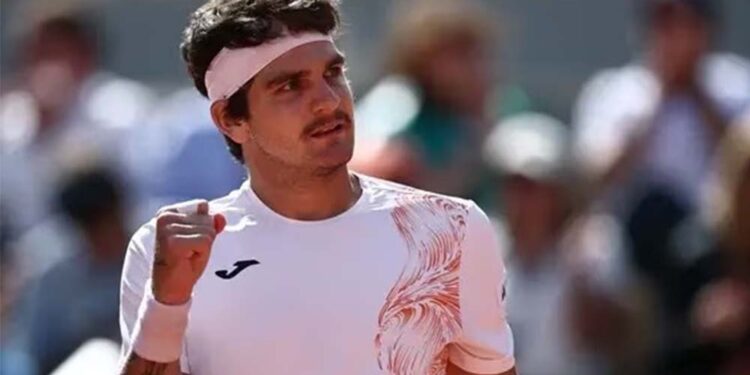 Brasileiro Thiago Wild derruba número dois do mundo e segue em Roland Garros