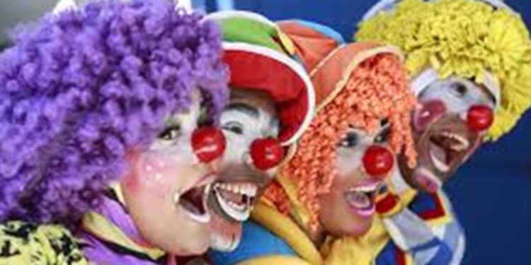 Recife busca 'palhacinhos' para orientar motoristas e pedestres.