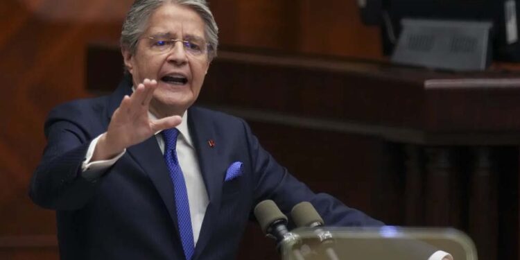 O presidente equatoriano Guillermo Lasso lançou uma cláusula constitucional para dissolver o governo.