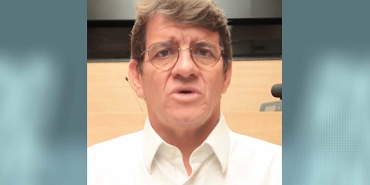 O vereador do Recife Alcides Cardoso (PSDB), um dos escudeiros do tucanato, foi para as redes sociais para fazer uma denúncia.