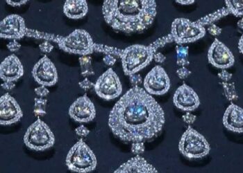 Joias de luxo que a família Bolsonaro ganhou do governo da Arábia Saudita