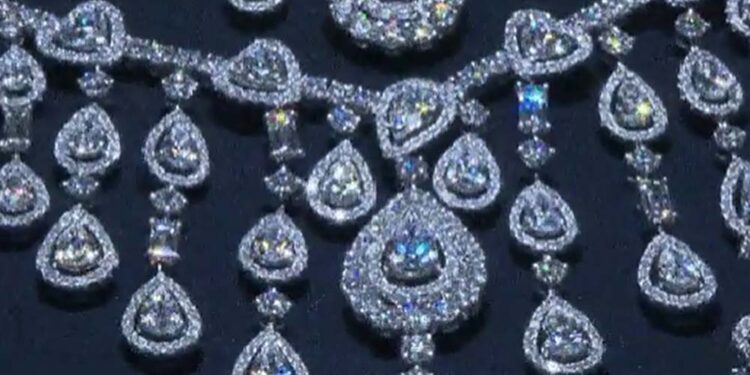 Joias de luxo que a família Bolsonaro ganhou do governo da Arábia Saudita