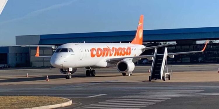 Avião da companhia venezuelana usado pela comitiva de Maduro na viagem a Brasília