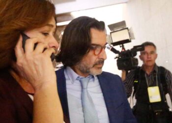 Repórter da TV Globo é agredida com soco por segurança de Maduro