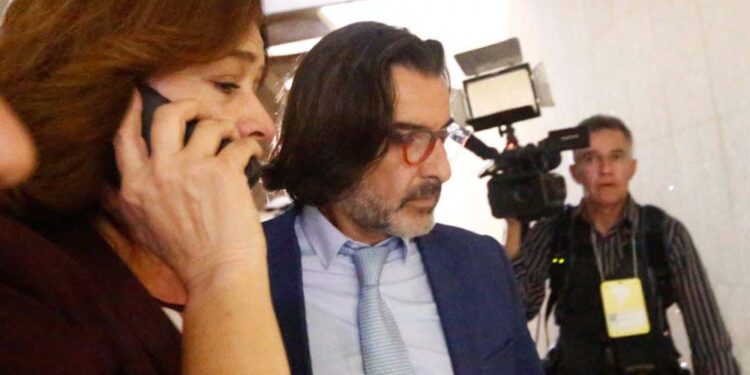 Repórter da TV Globo é agredida com soco por segurança de Maduro