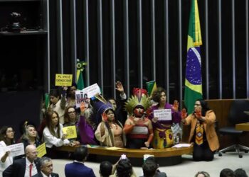 O projeto foi alvo de protestos de indígenas e entidades que defendem os povos originários