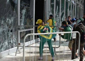 Operação Lesa Pátria tenta identificar quem financiou atos