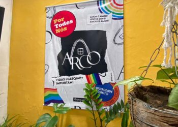 Banner da ong ARCO em combate à homofobia