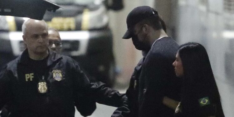 Thiago Brennand chegou ao Brasil no final da tarde de sábado (29/4)