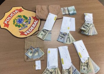 PF investiga lavagem de dinheiro após descoberta de US$ 35 mil na casa de Mauro Cid