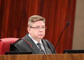 Raul Araújo rejeita minuta golpista e vota para absolver Bolsonaro no TSE