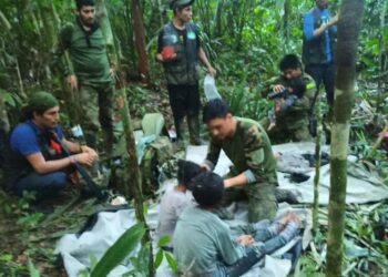 Crianças que sofreram acidente aéreo na Colômbia são encontradas com vida após 40 dias