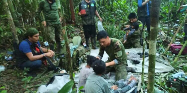 Crianças que sofreram acidente aéreo na Colômbia são encontradas com vida após 40 dias