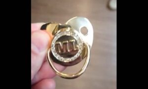 Chupeta de ouro é encontrada na casa de líder de quadrilha