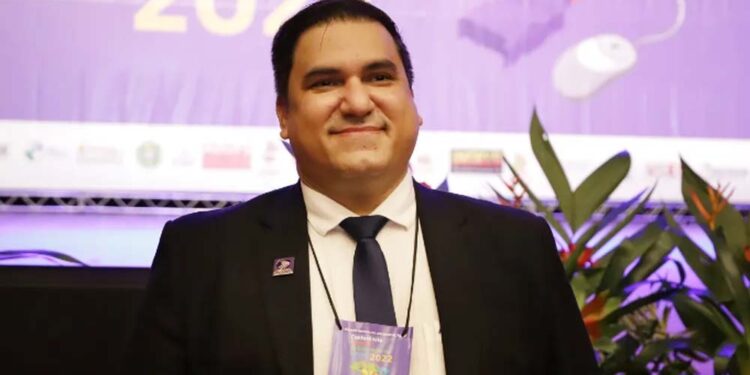 Diretor do MEC é demitido após operação contra fraude em licitação no AL.