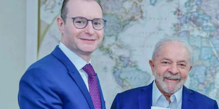 O advogado Cristiano Zanin e o presidente Lula.