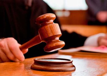 Tarcísio de Freitas e Romeu Zema são favoritos para liderar a direita brasileira caso Bolsonaro fique inelegível.