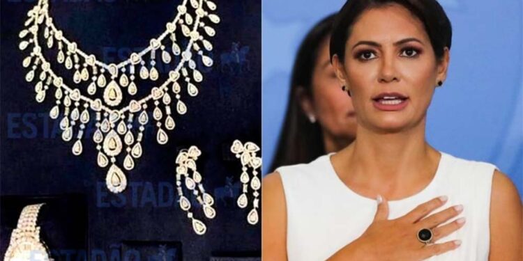 Itens de luxo apreendidos com comitiva do governo Bolsonaro em 2021.