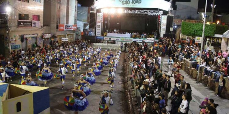 Após denúncias em Caruaru e Gravatá, mais um município pernambucano sob investigação por contratações 'misteriosas' no São João.