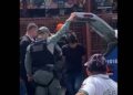 Policiais militares escoltaram estudante