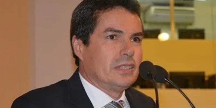 "Ex-presidente da Câmara de Vereadores de Timbaúba é preso por envolvimento em esquema de corrupção.