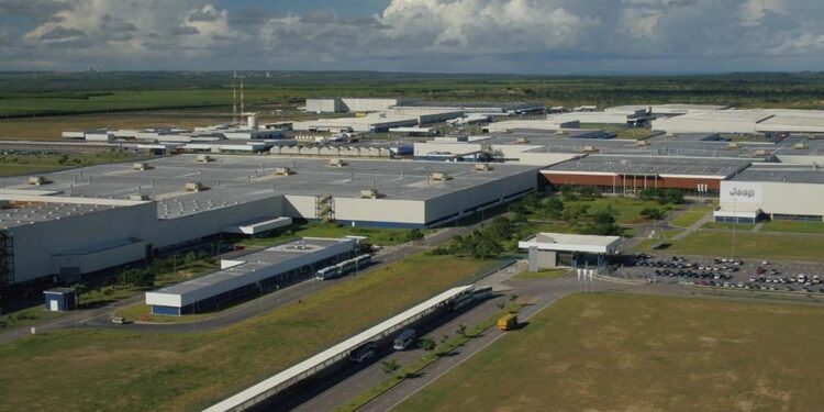 Lula visita Pernambuco e dá início à produção de novo modelo de carro no Polo Automotivo de Goiana,