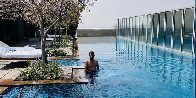 Golpista causa prejuízo de mais de R$ 333 mil a hotel de luxo na Índia