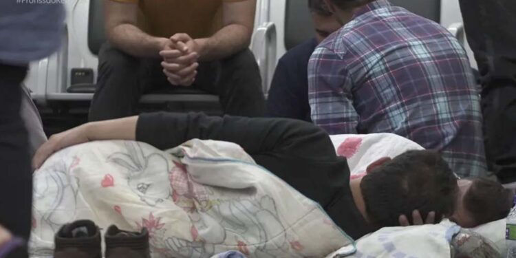 Ministro da Justiça anuncia acolhimento de afegãos em hotéis de São Paulo.