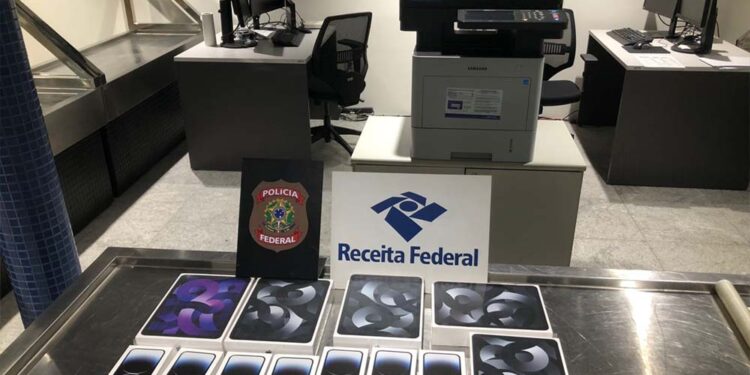 Os equipamentos estavam em posse de um passageiro procedente de Cascavel (PR)