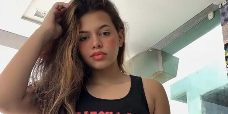 Cantora Brisa Star sofreu acidente de ônibus em rodovia do Ceará