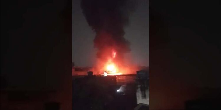 Incêndio em garagem de ônibus do Colégio Souza Leão, no Recife