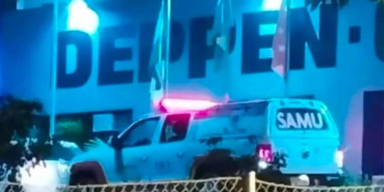 Carro do Samu chega à cadeia em Londrina no início da madrugada