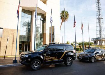 Operação da PF mira envolvidos em desvio de verbas para compra de kits de robótica para escolas em Alagoas