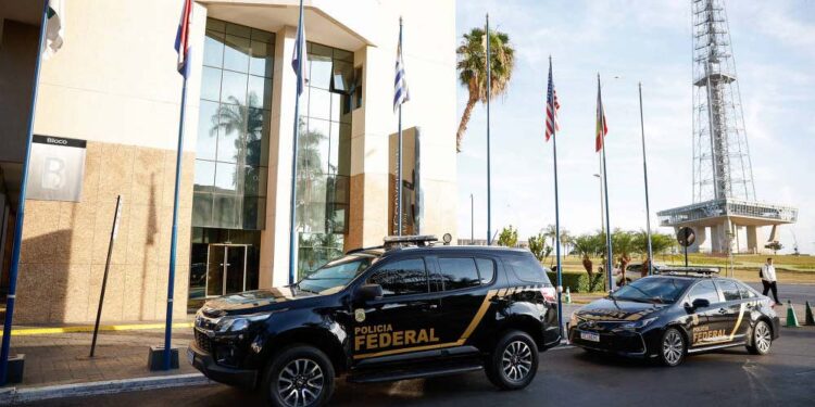 Operação da PF mira envolvidos em desvio de verbas para compra de kits de robótica para escolas em Alagoas